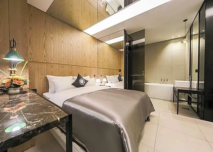 Cullinan Guro Motel 3*