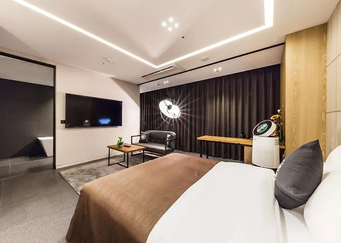 Cullinan Guro Motel 3*