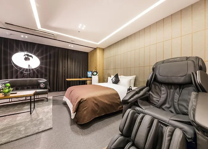 Cullinan Guro Motel 3*